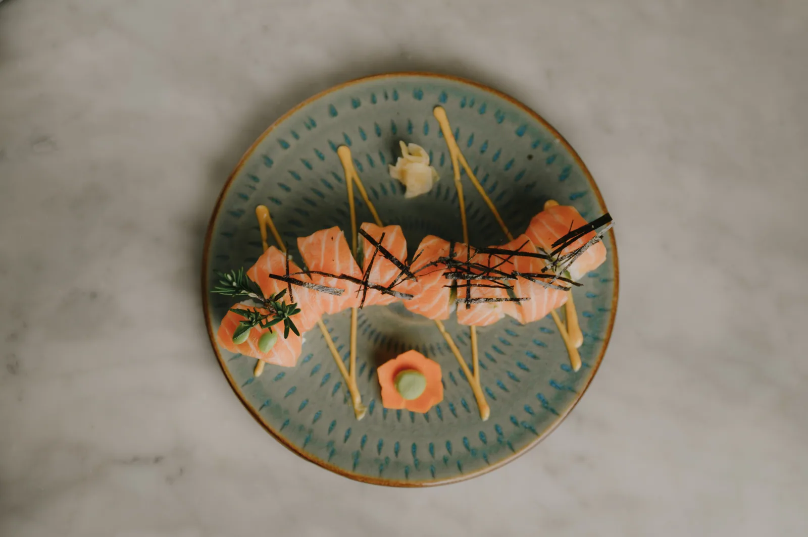Plato de sashimi premium en Torobi Polanco — ideal para maridar con sake Ginjo o Daiginjo