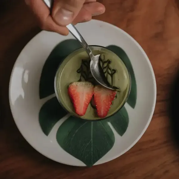 Postre artesanal de matcha, cocina japonesa auténtica de la Chef Kazu Kumoto